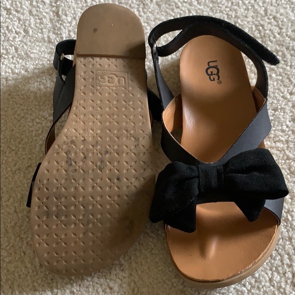 Girls Ugg sandals (like new) - Picture 3 of 5